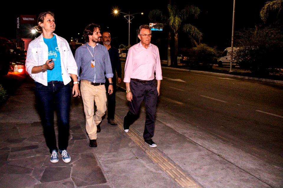 11.10.2019 - Prefeita Paula Mascarenhas realiza caminhada de entrega das obras de iluminação da avenida Viscondessa da Graça e rua Saturnino de Brito - Foto Michel Corvello