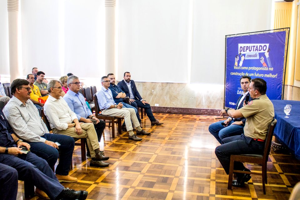 13.12.2019 - Vice-prefeito Idemar Barz participa do Deputado Convida com o comandante geral do Corpo de Bombeiros Militar do RS - Foto Paulo Ienczack