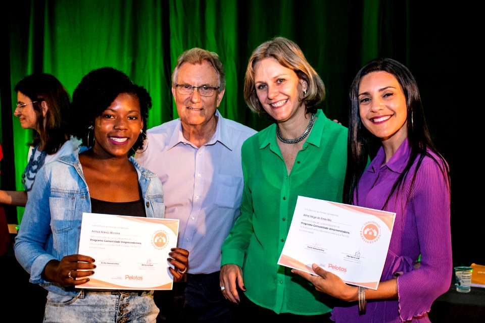 29.11.2019 - Prefeita Paula Mascarenhas e o vice Idemar Barz prestigiam a formatura dos cursos do projeto de Geração de Emprego e Renda da SHRF - Foto Michel Corvello