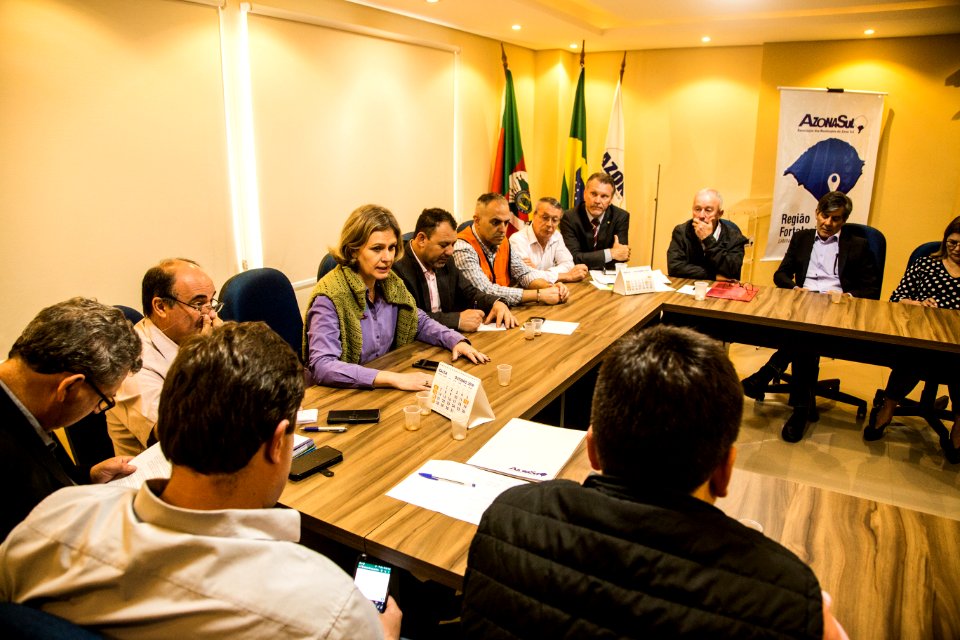 04.11.2019 - Prefeita Paula Mascarenhas participa da  reunião da Azonasul sobre os transtornos causados em função das chuvas nos municípios - Foto: Gustavo Vara
