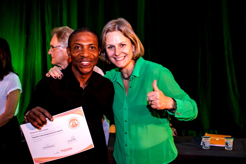 29.11.2019 - Prefeita Paula Mascarenhas e o vice Idemar Barz prestigiam a formatura dos cursos do projeto de Geração de Emprego e Renda da SHRF - Foto Michel Corvello