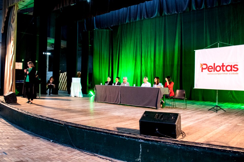 29.11.2019 - Prefeita Paula Mascarenhas e o vice Idemar Barz prestigiam a formatura dos cursos do projeto de Geração de Emprego e Renda da SHRF - Foto Michel Corvello