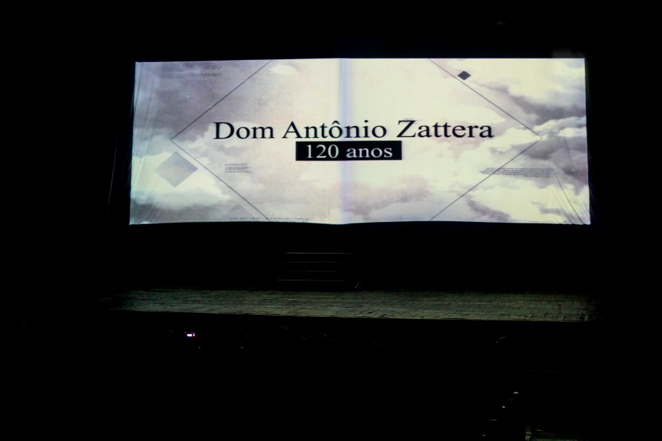 26.11.2019 - Vice-prefeito Idemar Barz prestigia espetáculo em homenagem aos 120 anos de Dom Antônio Zattera - Foto Michel Corvello