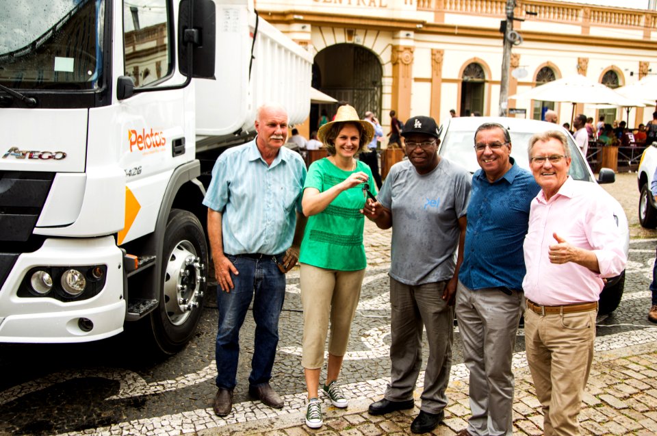 20.12.2019 - Prefeita Paula Mascarenhas e o vice idemar Barz realizam a entrega de veículos adquiridos com recursos do Finisa para as Administrações Regionais da SSUI - Foto: Gustavo Vara