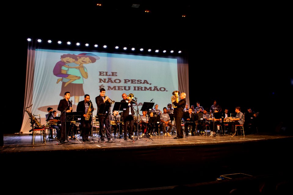 26.11.2019 - Vice-prefeito Idemar Barz prestigia espetáculo em homenagem aos 120 anos de Dom Antônio Zattera - Foto Michel Corvello