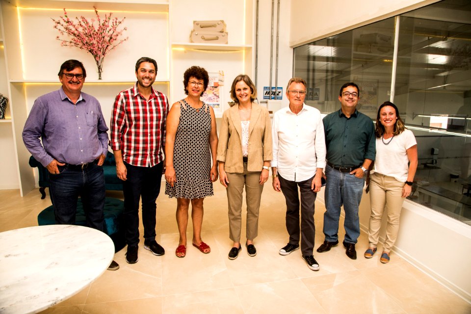 07.01.2020 - Prefeita Paula Mascarenhas visita a fábrica de doces Imperatriz - Foto: Gustavo Vara