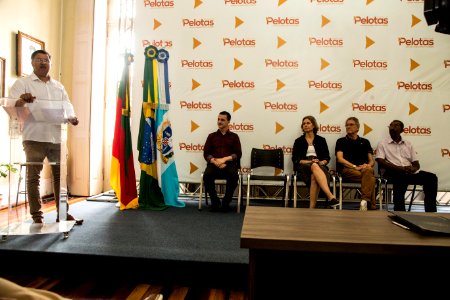 21.01.2020 - Prefeita Paula Mascarenhas realiza assinatura da lei que regulamenta o projeto Olho Vivo, do vereador Fabricio Tavares - Foto: Gustavo Vara