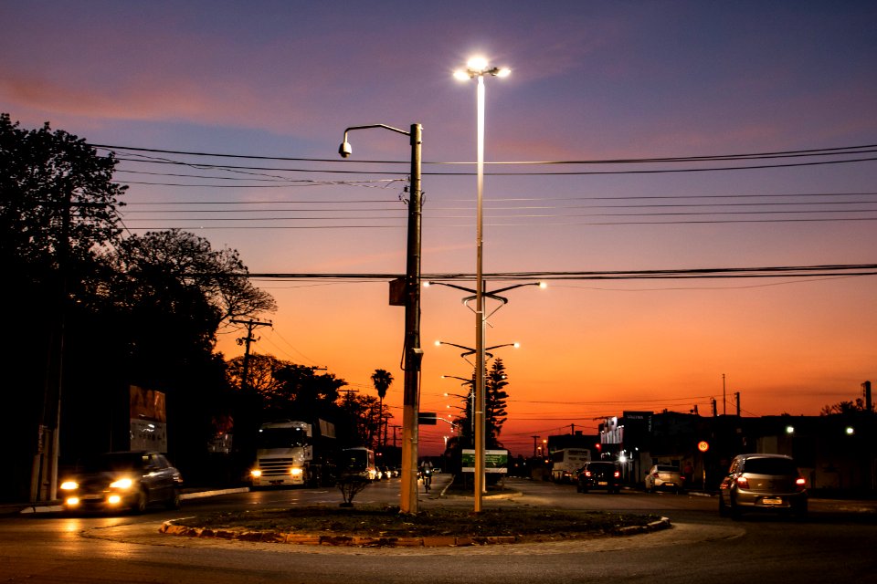 11.10.2019 - Prefeita Paula Mascarenhas realiza caminhada de entrega das obras de iluminação da avenida Viscondessa da Graça e rua Saturnino de Brito - Foto Michel Corvello