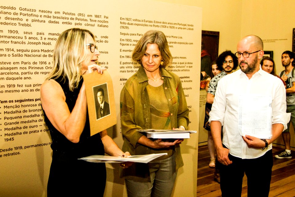18.12.2019 - Prefeita Paula Mascarenhas participa da abertura da exposição ‘Gottuzo - Foto: Gustavo Vara
