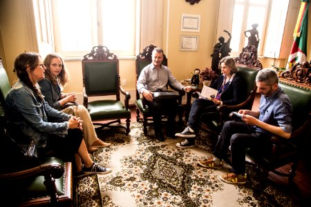 11.11.2019 - Prefeita Paula Mascarenhas recebe o convite para a 2ª Semana Cultural da Catedral - Foto: Gustavo Vara