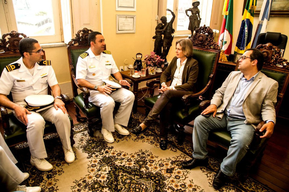 30.10.2019 - Prefeita Paula Mascarenhas em reunião  com o capitão de Mar e Guerra Reinaldo dos Santos, sobre convênio entre a capitania dos Portos e a Prefeitura para a Operação Verão 2020 - Foto: Gustavo Vara
