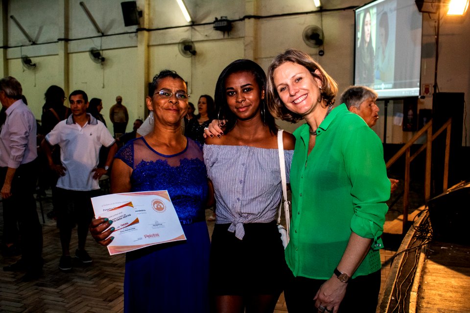 29.11.2019 - Prefeita Paula Mascarenhas e o vice Idemar Barz prestigiam a formatura dos cursos do projeto de Geração de Emprego e Renda da SHRF - Foto Michel Corvello