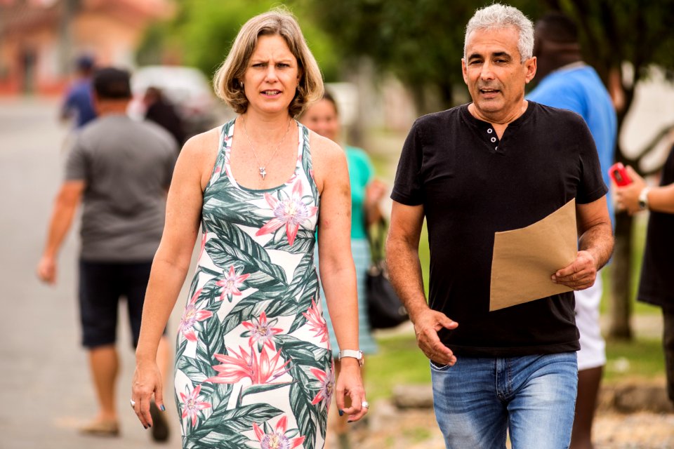 26.12.2019 - Prefeita Paula Mascarenhas e o vice Idemar Barz realizam a caminhada de entrega da requalificação asfáltica da rua Clio Fiori Druck - Foto: Gustavo Vara
