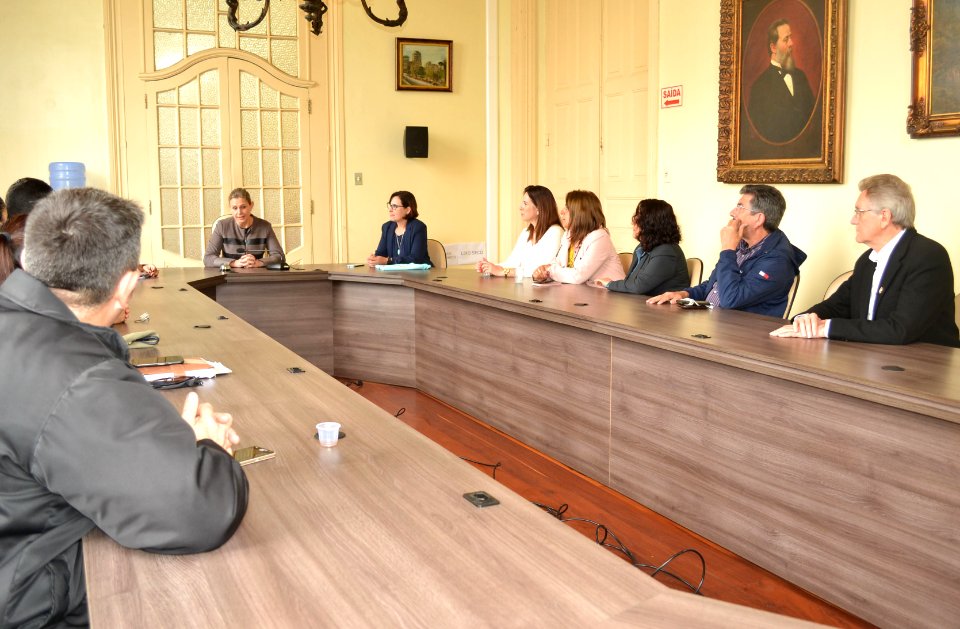 17.10.19 Prefeita recebe líder Raps Maryanne Ribeiro - Foto Adriana Rabassa