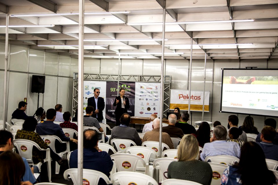 08.10.2019 -  Prefeita Paula Mascarenhas participa do evento Conversa Técnica: Produção de ovos com galinha fora da gaiola - Foto: Gustavo Vara