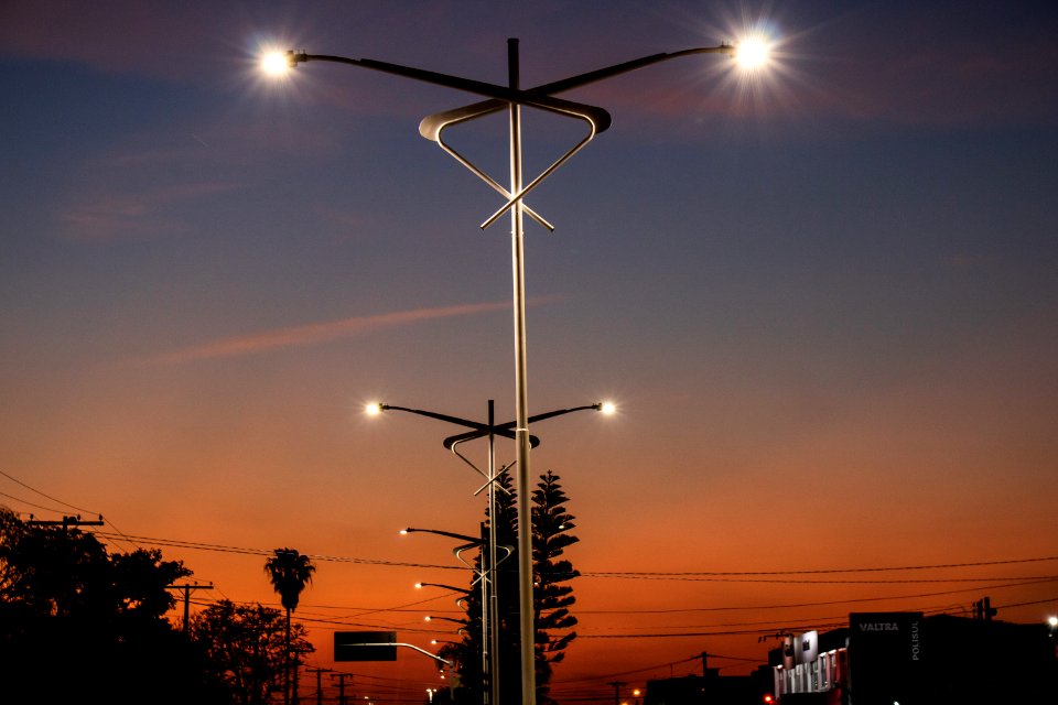 11.10.2019 - Prefeita Paula Mascarenhas realiza caminhada de entrega das obras de iluminação da avenida Viscondessa da Graça e rua Saturnino de Brito - Foto Michel Corvello