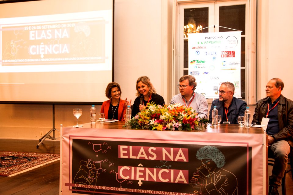 25.09.2019 - Prefeita Paula Mascarenhas participa da abertura do evento ‘Elas na Ciência: a UFPEL discutindo os desafios e perspectivas para a inclusão de novos talentos’ - Foto: Gustavo Vara