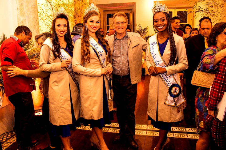 12.11.2019 - Vice-prefeito Idemar Barz prestigia a apresentação das candidatas a Baronesa da Fenadoce 2020 - Foto Michel Corvello