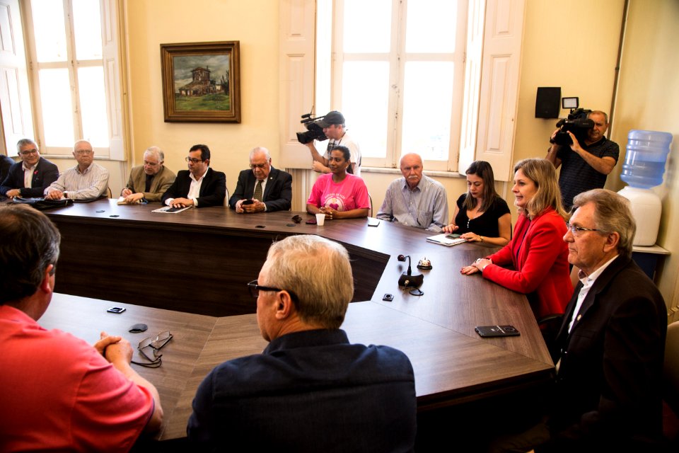 09.10.2019 - Prefeita Paula Mascarenhas durante reunião com representantes do SIMP - Foto: Gustavo Vara
