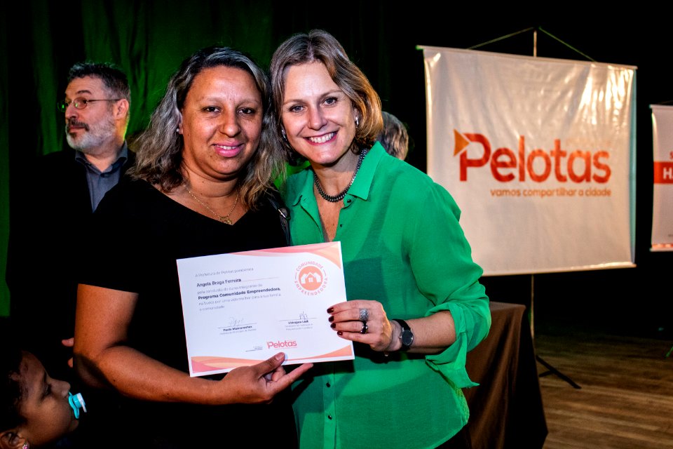 29.11.2019 - Prefeita Paula Mascarenhas e o vice Idemar Barz prestigiam a formatura dos cursos do projeto de Geração de Emprego e Renda da SHRF - Foto Michel Corvello