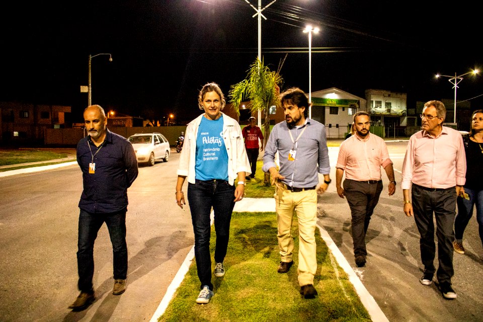 11.10.2019 - Prefeita Paula Mascarenhas realiza caminhada de entrega das obras de iluminação da avenida Viscondessa da Graça e rua Saturnino de Brito - Foto Michel Corvello
