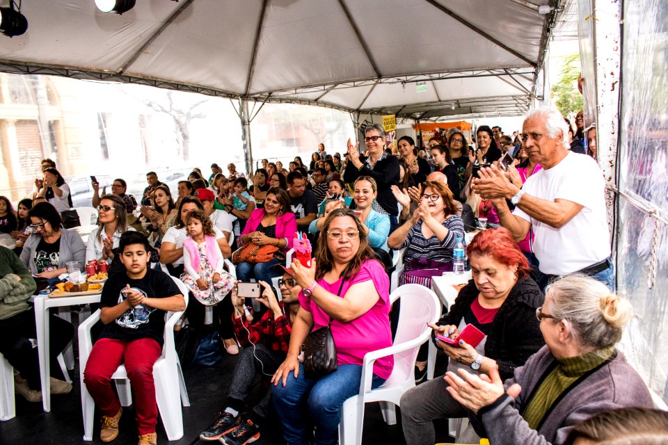 11.11.2019 - Alunos da rede municipal na Feira do Livro - Foto Michel Corvello