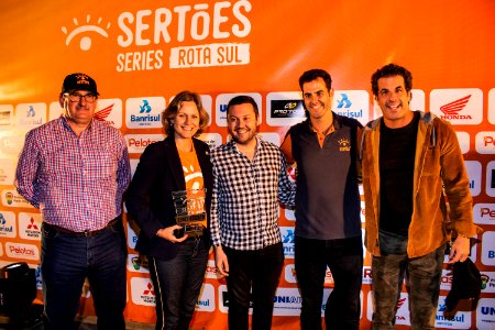 05.12.2019 - Prefeita Paula Mascarenhas participa da concentração dos competidores para a largada do Sertões Série Rota Sul - Foto Michel Corvello