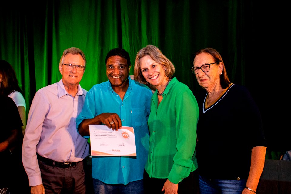 29.11.2019 - Prefeita Paula Mascarenhas e o vice Idemar Barz prestigiam a formatura dos cursos do projeto de Geração de Emprego e Renda da SHRF - Foto Michel Corvello