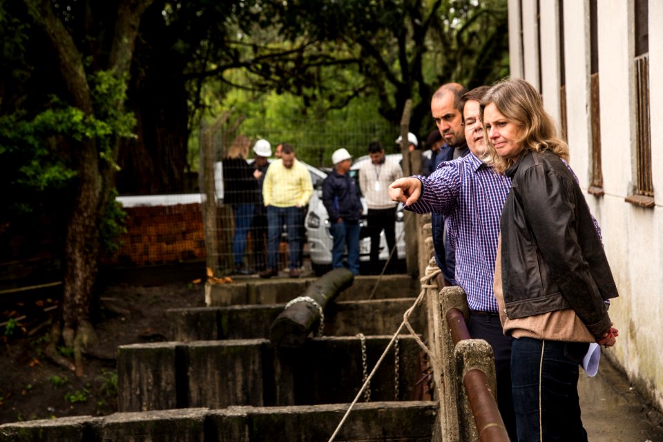 04.10.2019 - Prefeita Paula Mascarenhas vistoria sistema de drenagem na Casa de Bomba Anglo e obra na rua Gomes Carneiro - Foto: Gustavo Vara
