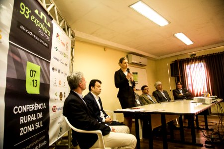 08.10.2019 -  Prefeita Paula Mascarenhas participa da mesa de abertura do 7º Seminário sobre florestas plantadas - Foto: Gustavo Vara