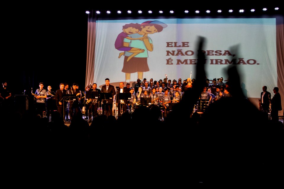 26.11.2019 - Vice-prefeito Idemar Barz prestigia espetáculo em homenagem aos 120 anos de Dom Antônio Zattera - Foto Michel Corvello