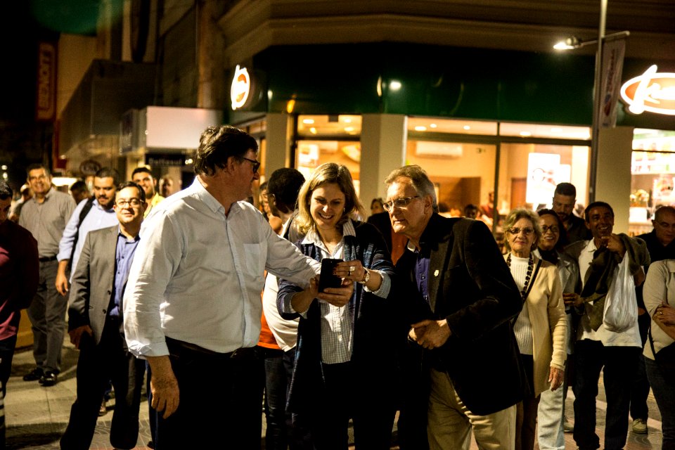 30.09.2019 - Prefeita Paula Mascarenhas e o vice Idemar Barz na caminhada de entrega do Calçadão da rua Andrade Neves - Foto: Gustavo Vara