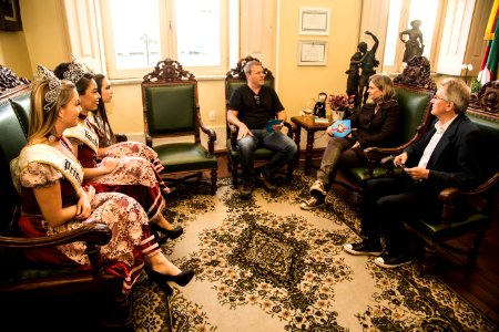 24.09.2019 - Prefeita Paula Mascarenhas e o vice Idemar Barz recebem convite para a Oktoberfest Pelotas - Foto: Gustavo Vara