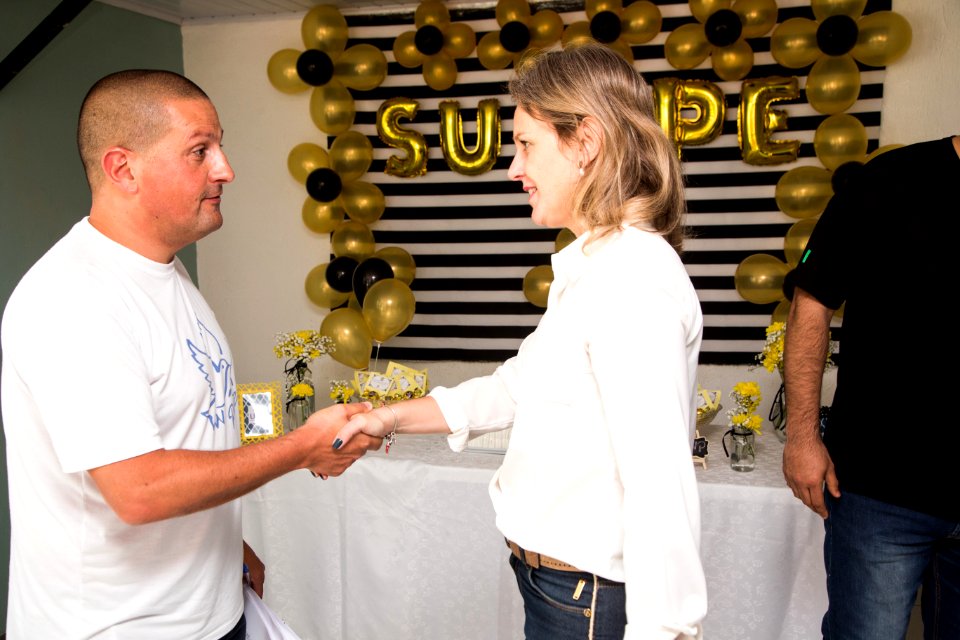 10.10.2019 - Prefeita Paula Mascarenhas participa da entrega dos votos de louvor aos servidores da 5ª Delegacia Penitenciária, no Presídio Regional de Pelotas - Foto: Gustavo Vara