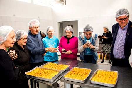 27.09.2019 - Vice-prefeito Idemar Barz e o secretário Gilmar Bazanella da Sdeti realizam visita guiada à fábrica de doces Monalu como parte da Semana do Turismo - Foto Michel Corvello