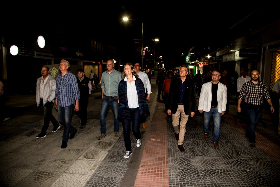 30.09.2019 - Prefeita Paula Mascarenhas e o vice Idemar Barz na caminhada de entrega do Calçadão da rua Andrade Neves - Foto: Gustavo Vara