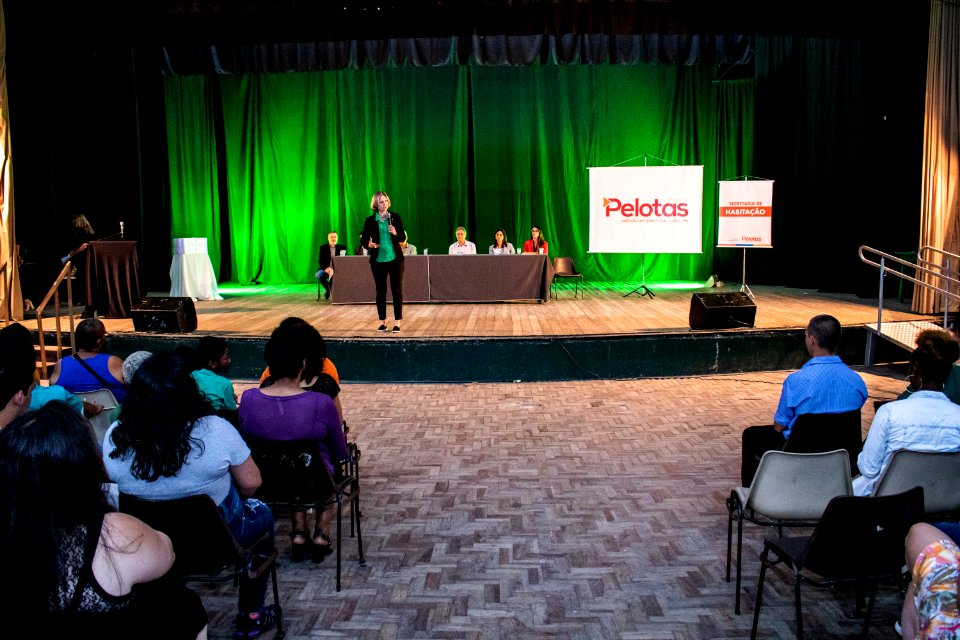 29.11.2019 - Prefeita Paula Mascarenhas e o vice Idemar Barz prestigiam a formatura dos cursos do projeto de Geração de Emprego e Renda da SHRF - Foto Michel Corvello