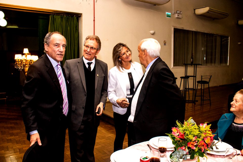 17.10.2019 - Vice-prefeito Idemar Barz recebe medalha Academia de Letras - Foto Michel Corvello