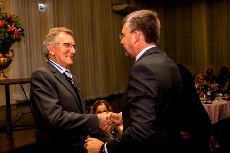17.10.2019 - Vice-prefeito Idemar Barz recebe medalha Academia de Letras - Foto Michel Corvello