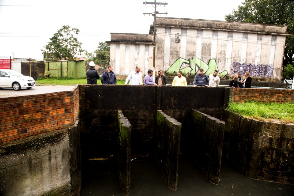 04.10.2019 - Prefeita Paula Mascarenhas vistoria sistema de drenagem na Casa de Bomba Anglo e obra na rua Gomes Carneiro - Foto: Gustavo Vara