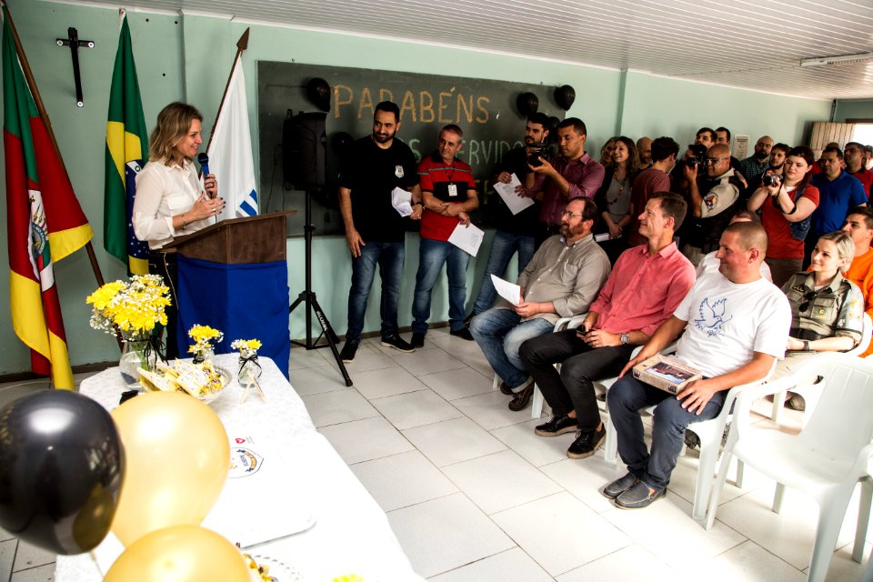 10.10.2019 - Prefeita Paula Mascarenhas participa da entrega dos votos de louvor aos servidores da 5ª Delegacia Penitenciária, no Presídio Regional de Pelotas - Foto: Gustavo Vara