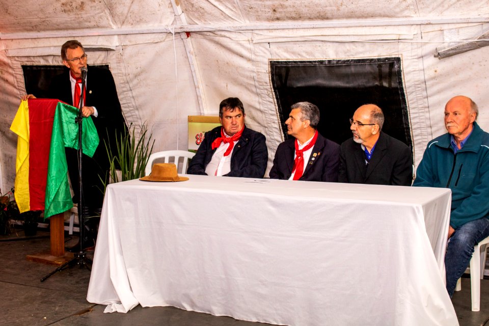 18.09.2019 - Vice-prefeito Idemar Barz participa de Sessão solene da Câmara de Vereadores, para entrega da Comenda João Simões Lopes Neto - Foto Michel Corvello
