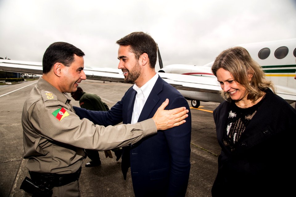 25.09.2019 - Prefeita Paula Mascarenhas recepciona o Governador Eduardo Leite no aeroporto de Pelotas - Foto: Gustavo Vara