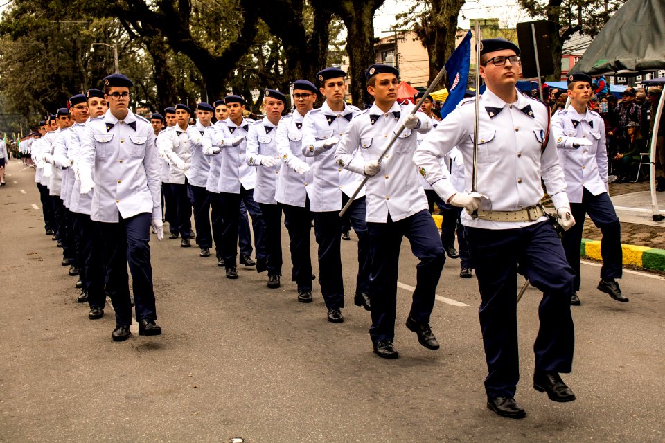 07.09.2019 - Prefeita Paula e o vice-prefeito Idemar Barz prestigiam desfile cívico militar de 7 de setembro - Foto Michel Corvello