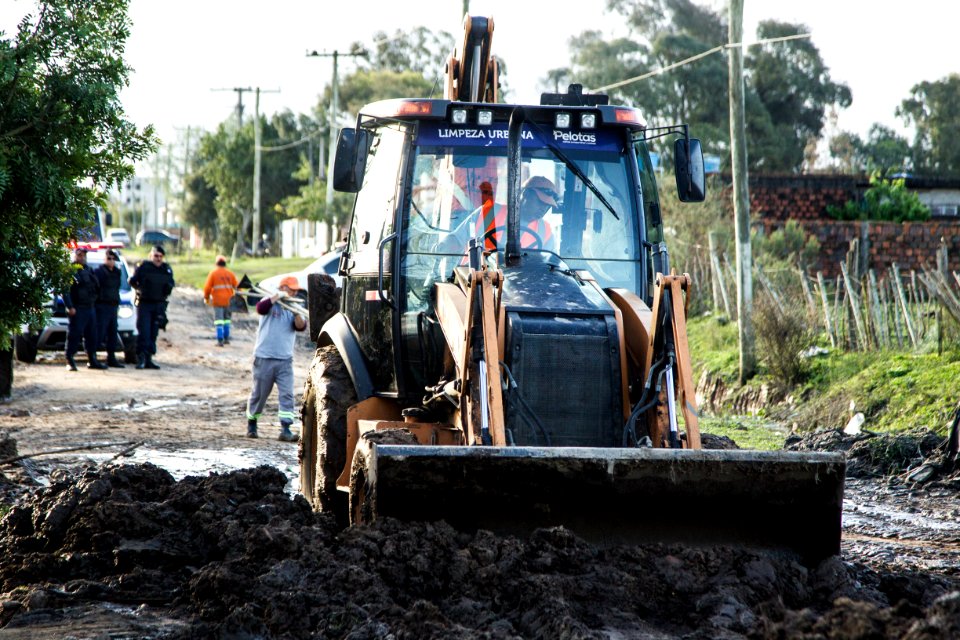 12.09.2019 - Prefeita Paula Mascarenhas  durante visita a um dos pontos da cidade que passou por alagamentos, no Corredor do Obelisco - Foto: Gustavo Vara