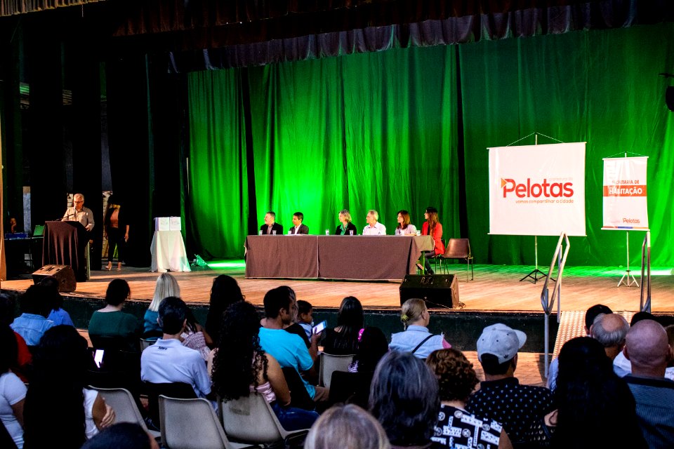29.11.2019 - Prefeita Paula Mascarenhas e o vice Idemar Barz prestigiam a formatura dos cursos do projeto de Geração de Emprego e Renda da SHRF - Foto Michel Corvello