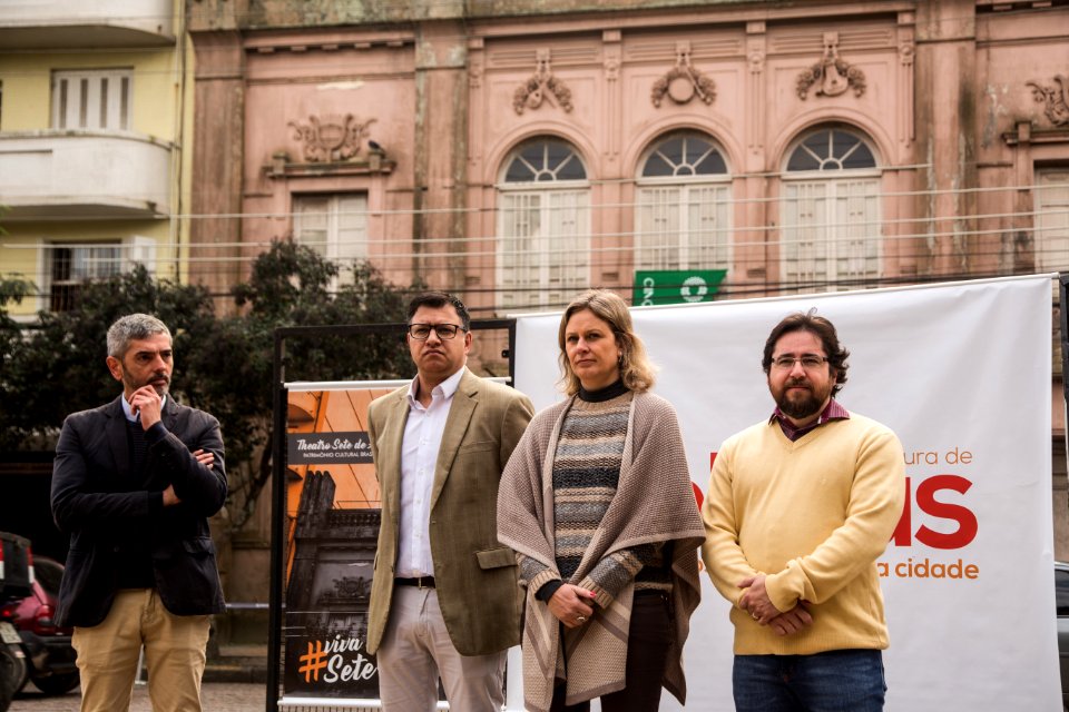 16.08.2019 - Prefeita Paula Mascarenhas realiza a assinatura do contrato e da ordem de serviço para o início das obras de restauro do Theatro Sete de Abril - Foto: Gustavo Vara