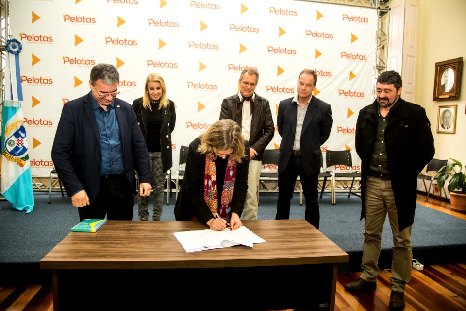16.09.2019 - Prefeita Paula Mascarenhas realiza assinatura de convênio com o IFSul para realização de curso destinado aos educadores sociais - Foto: Gustavo Vara