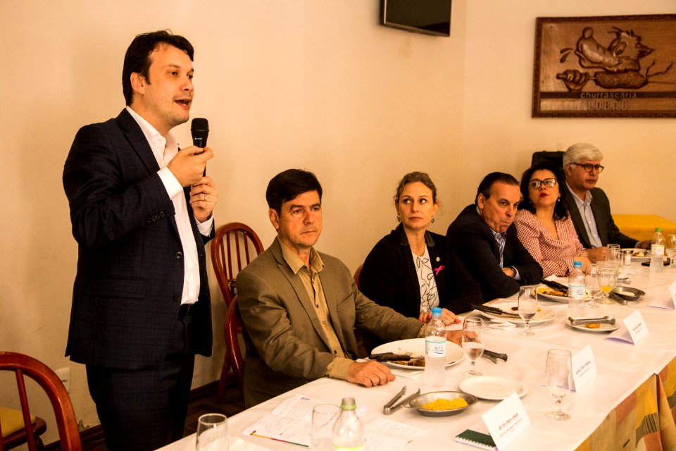 08.10.2019 -  Prefeita Paula Mascarenhas participa de almoço da Aliança Pelotas, com a presença do Secretário de Meio Ambiente, Artur Lemos, e presidente da Fepam, Marjorie Kauffmann - Foto: Gustavo Vara