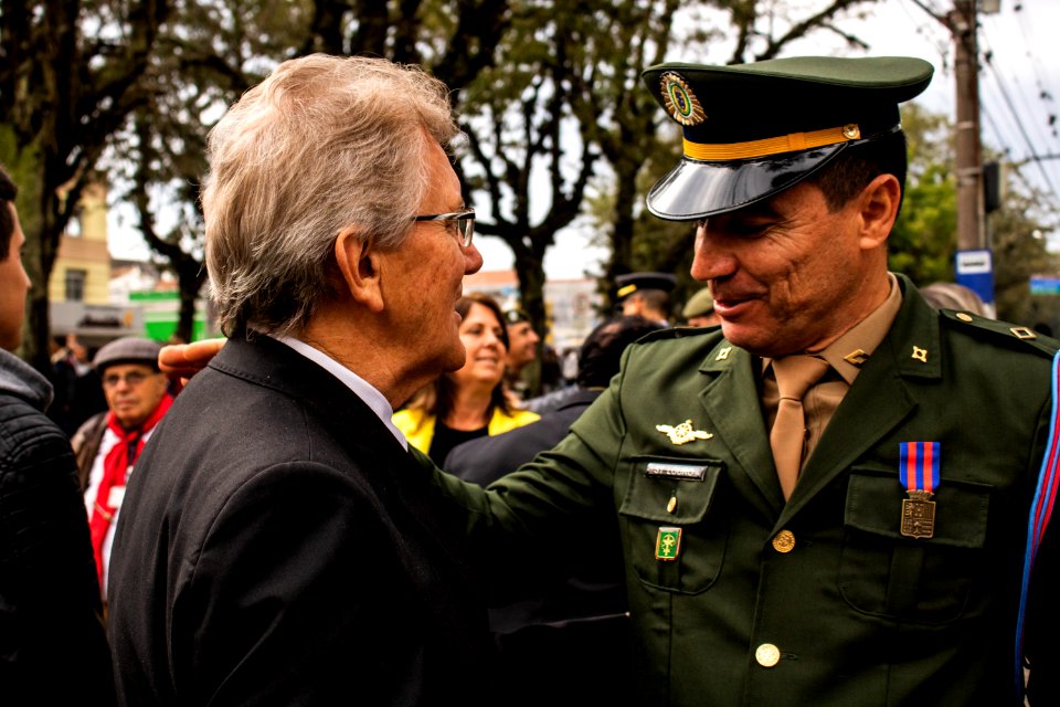 07.09.2019 - Prefeita Paula e o vice-prefeito Idemar Barz prestigiam desfile cívico militar de 7 de setembro - Foto Michel Corvello